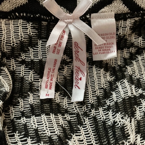Derek Heart Black and White Geometric Cardigan - Picture 2 of 9
